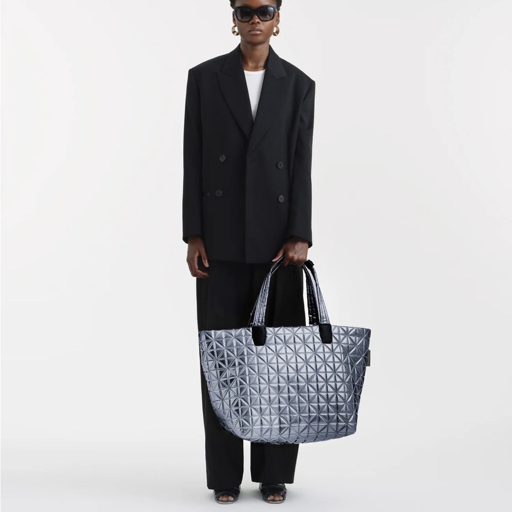 VEE Collective VEE WEEKENDER Quilted Travel Tote Bag in ICY SILVER Color